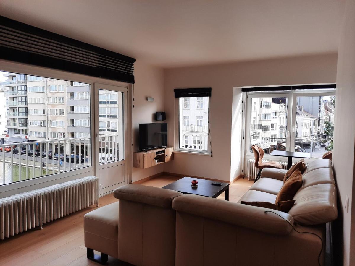 Lichtrijk En Comfortabel Hoekappartement Met Gratis Parking En Zeer Centraal Gelegen - Comme Chez Soi Oostende Exteriör bild