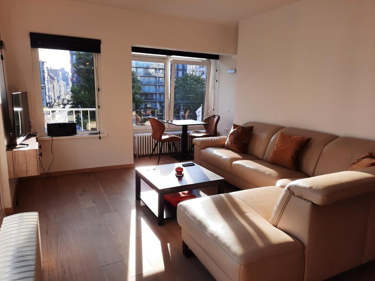 Lichtrijk En Comfortabel Hoekappartement Met Gratis Parking En Zeer Centraal Gelegen - Comme Chez Soi Oostende Exteriör bild