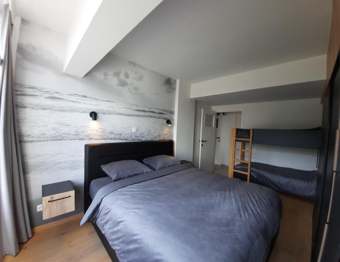 Lichtrijk En Comfortabel Hoekappartement Met Gratis Parking En Zeer Centraal Gelegen - Comme Chez Soi Oostende Exteriör bild