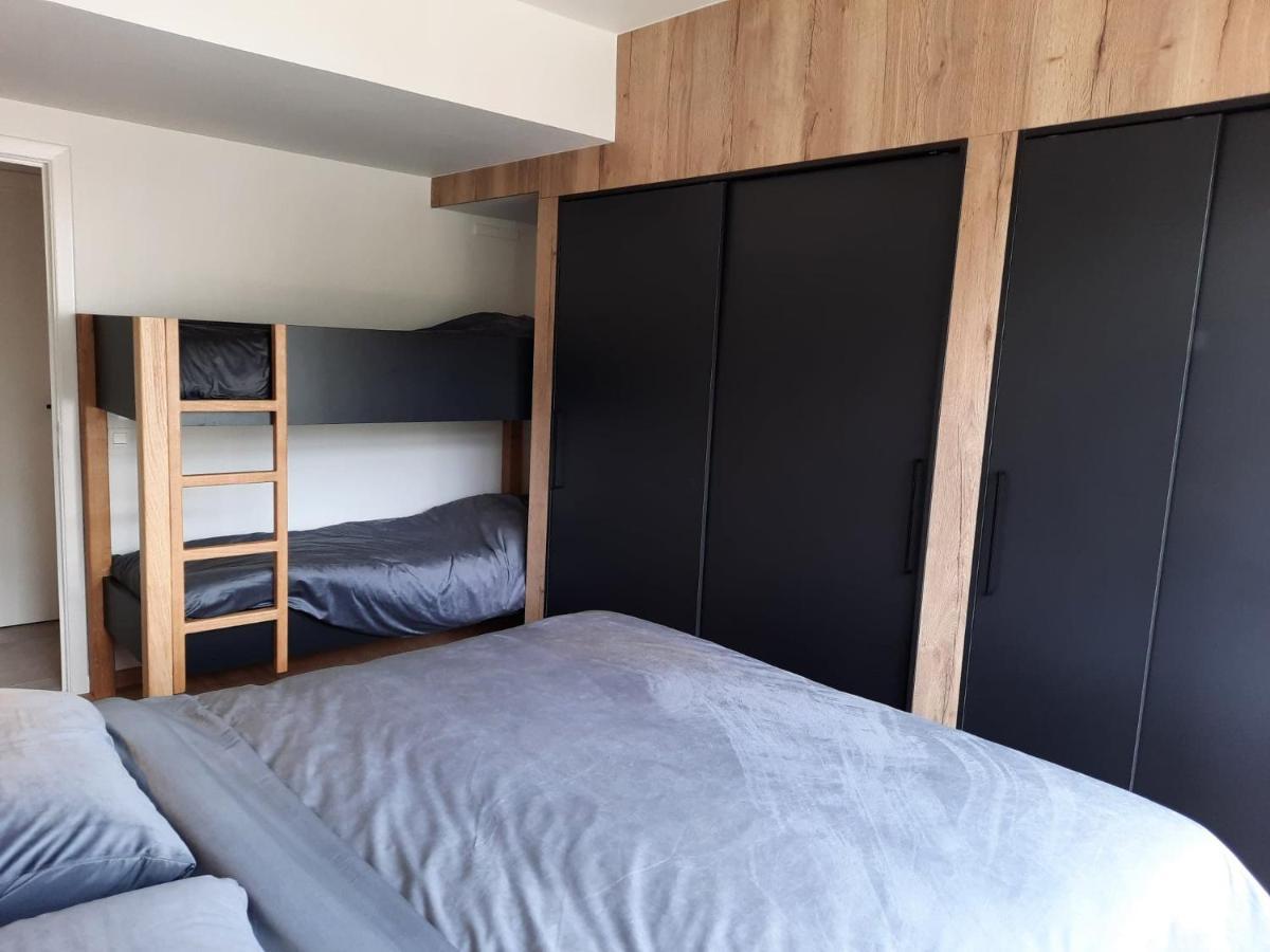 Lichtrijk En Comfortabel Hoekappartement Met Gratis Parking En Zeer Centraal Gelegen - Comme Chez Soi Oostende Exteriör bild