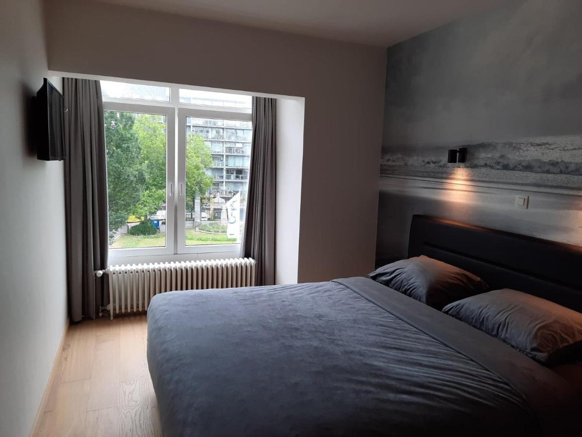 Lichtrijk En Comfortabel Hoekappartement Met Gratis Parking En Zeer Centraal Gelegen - Comme Chez Soi Oostende Exteriör bild
