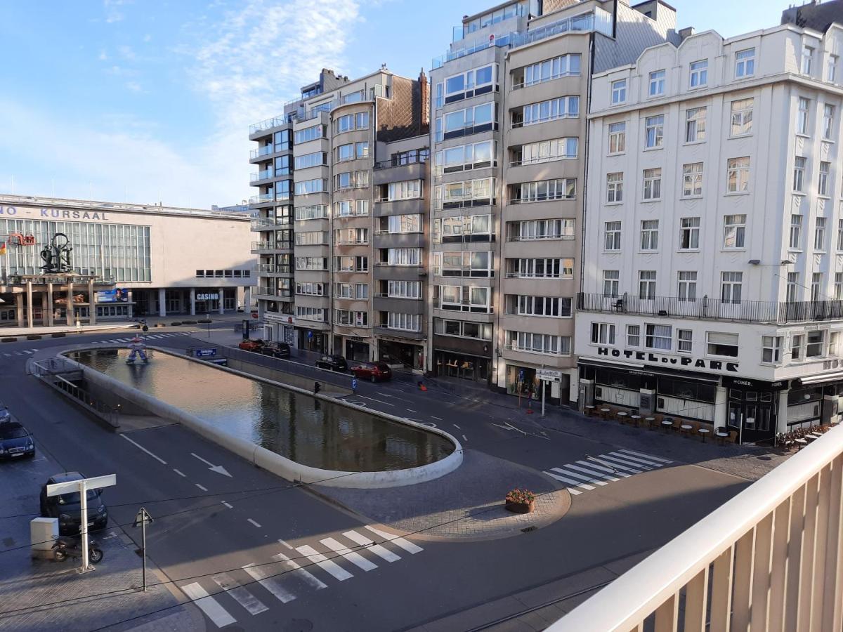 Lichtrijk En Comfortabel Hoekappartement Met Gratis Parking En Zeer Centraal Gelegen - Comme Chez Soi Oostende Exteriör bild