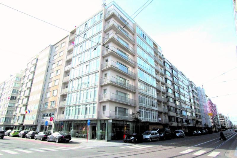 Lichtrijk En Comfortabel Hoekappartement Met Gratis Parking En Zeer Centraal Gelegen - Comme Chez Soi Oostende Exteriör bild