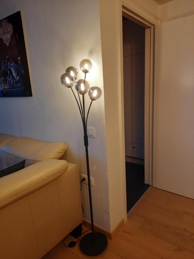 Lichtrijk En Comfortabel Hoekappartement Met Gratis Parking En Zeer Centraal Gelegen - Comme Chez Soi Oostende Exteriör bild