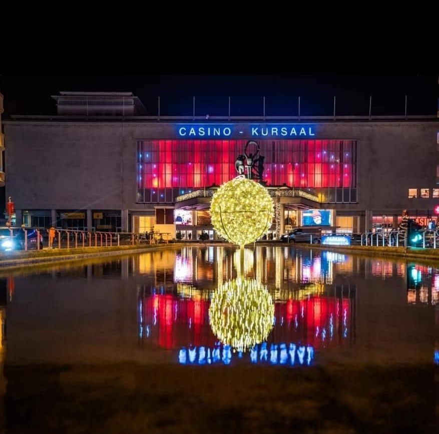 Lichtrijk En Comfortabel Hoekappartement Met Gratis Parking En Zeer Centraal Gelegen - Comme Chez Soi Oostende Exteriör bild