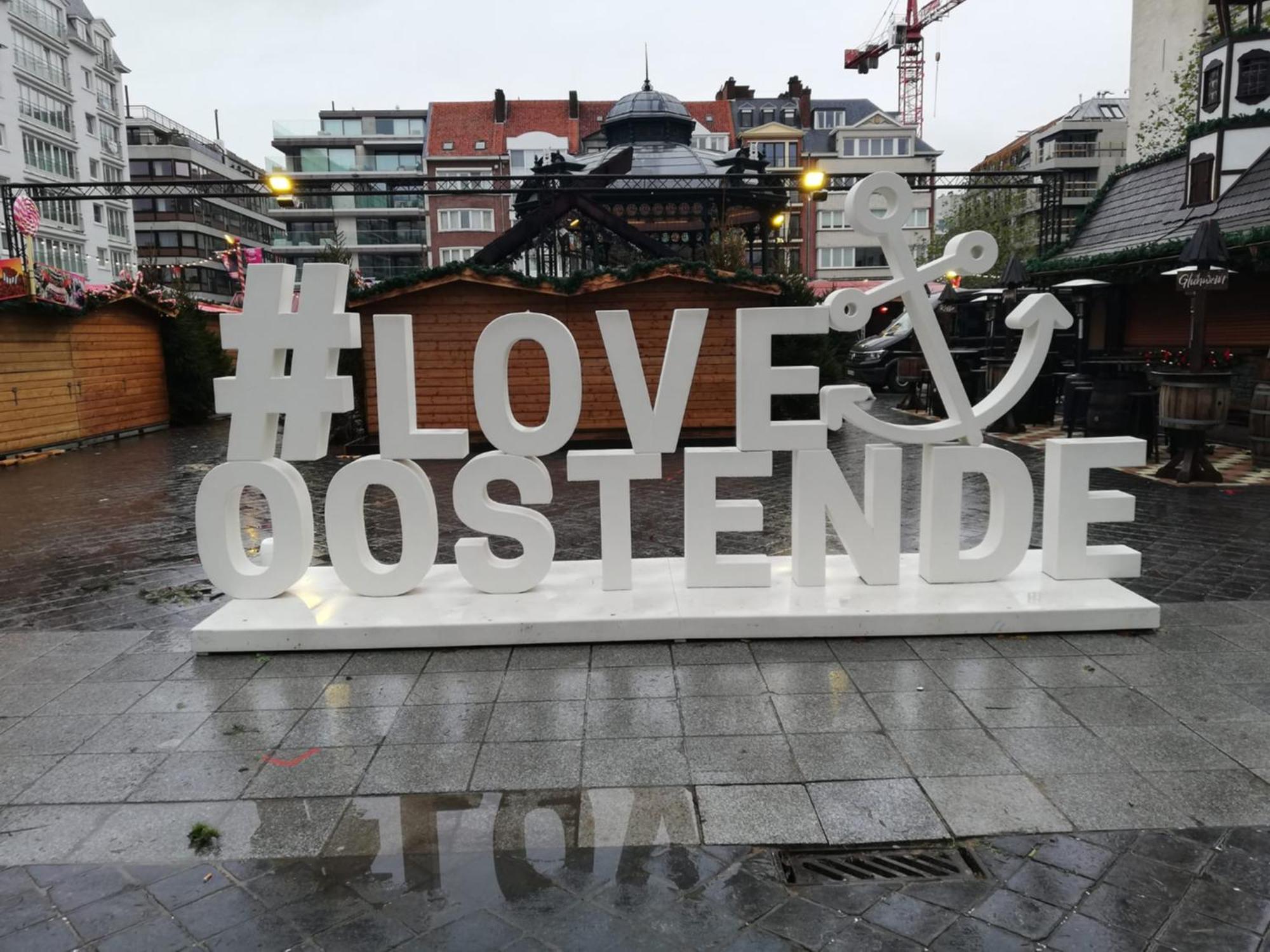 Lichtrijk En Comfortabel Hoekappartement Met Gratis Parking En Zeer Centraal Gelegen - Comme Chez Soi Oostende Exteriör bild